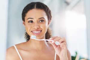 woman brushing her teeth